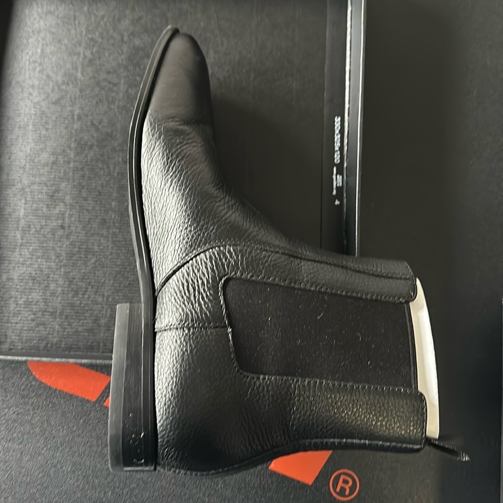 Men Chelsea Boot - Picture 4 of 6